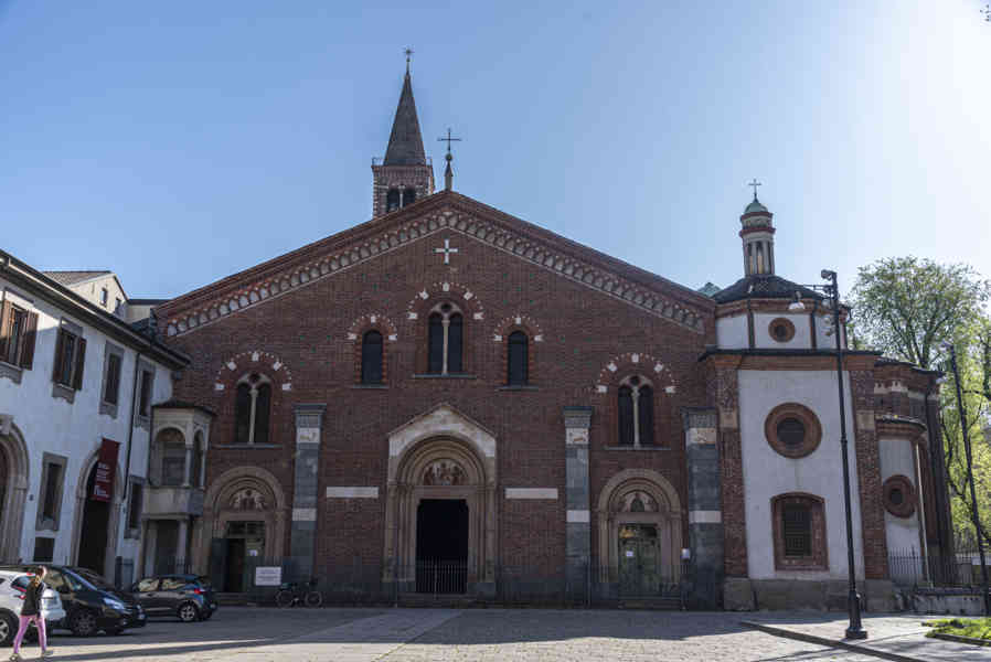 Italia - Milán 137 - basílica de San Eustorgio.jpg